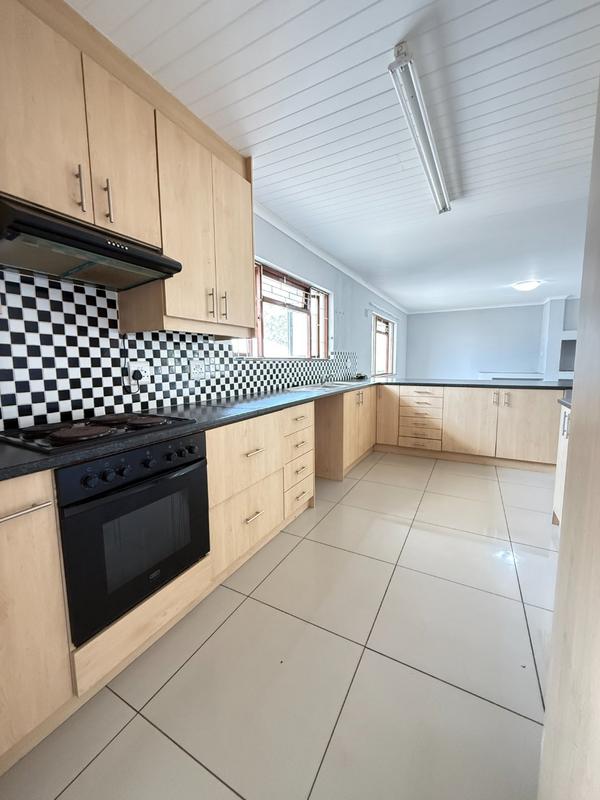 4 Bedroom Property for Sale in Bergzicht Western Cape
